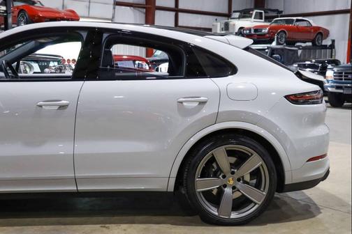 2022 Porsche Cayenne Platinum Edition