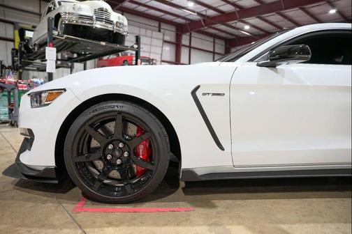 2016 Ford Shelby GT350R Base