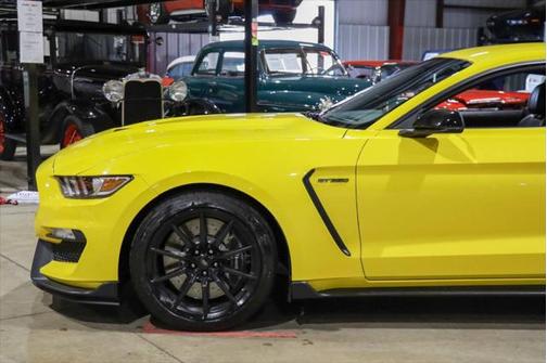 2016 Ford Shelby GT350 Base