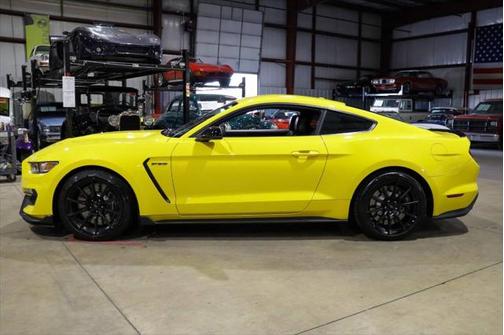 2016 Ford Shelby GT350 Base