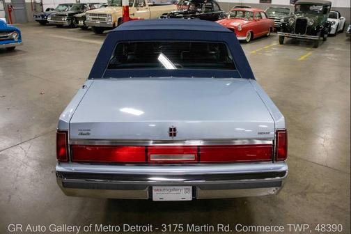 1986 Lincoln Town Car Base 4dr Sedan