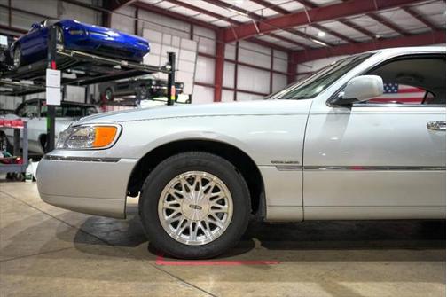 1998 Lincoln Town Car Signature