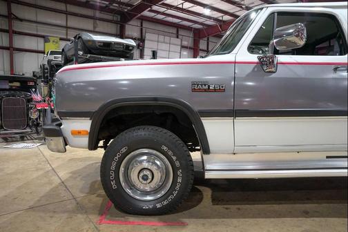 1992 Dodge W250 LE 2dr 4WD Extended Cab LB