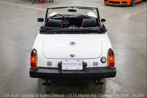 White Pearl 1976 MG Midget