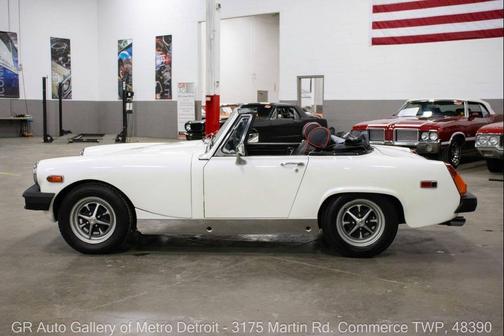White Pearl 1976 MG Midget