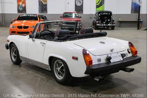 White Pearl 1976 MG Midget