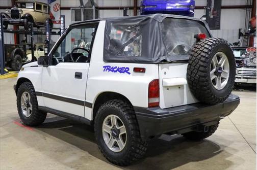 1994 Geo Tracker Base 2dr 4WD SUV w/ Soft Top