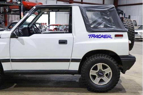 1994 Geo Tracker Base 2dr 4WD SUV w/ Soft Top
