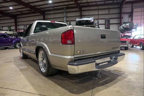 2000 Chevrolet S-10 Base