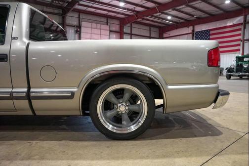 2000 Chevrolet S-10 Base