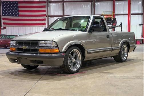 2000 Chevrolet S-10 Base