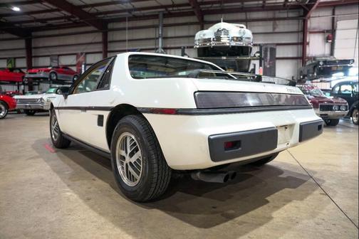 1984 Pontiac Fiero SE 2dr Coupe