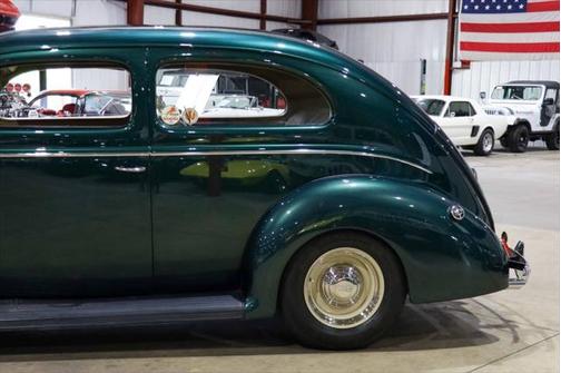 1939 Ford Deluxe Base