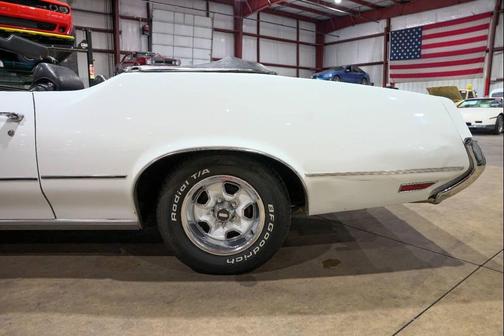 White 1972 Oldsmobile Cutlass Supreme Base