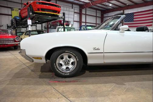White 1972 Oldsmobile Cutlass Supreme Base