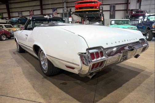 White 1972 Oldsmobile Cutlass Supreme Base