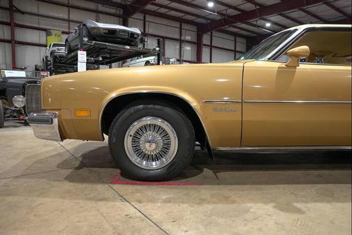 1977 Oldsmobile Cutlass Supreme Base