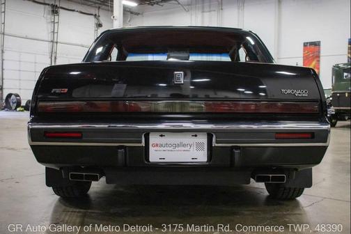 1988 Oldsmobile Toronado Trofeo 2dr Coupe