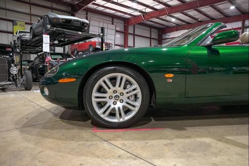 2004 Jaguar XKR Base