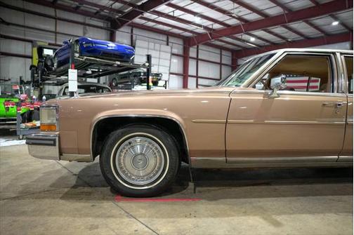1989 Cadillac Brougham Base 4dr Sedan