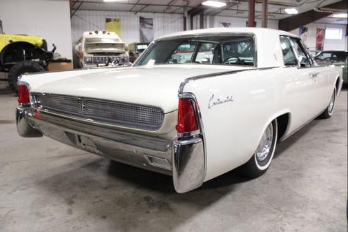 1961 Lincoln Continental 