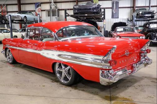 1957 Pontiac Star Chief 