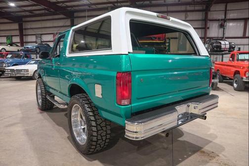 1995 Ford Bronco XLT 2dr 4WD SUV