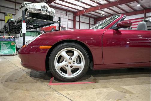 2000 Porsche Boxster Base 2dr Convertible