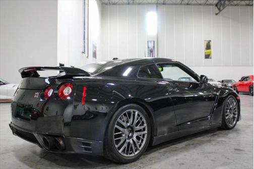 2016 Nissan GT-R Premium AWD 2dr Coupe