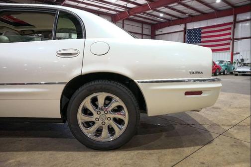 White 2003 Buick Park Avenue Ultra 4dr Supercharged Sedan