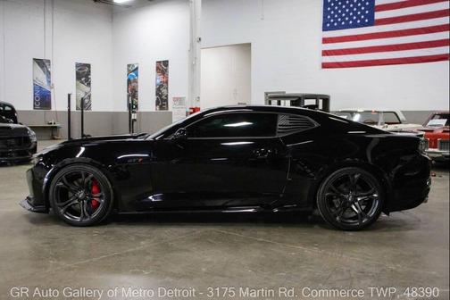 Onyx Black 2021 Chevrolet Camaro LT1 2dr Coupe