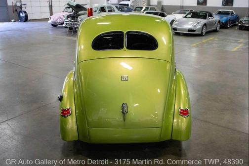 1940 Ford Deluxe Base
