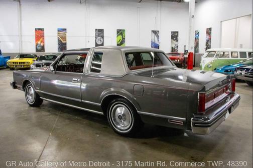 1981 Lincoln Town Car Base 2dr Coupe