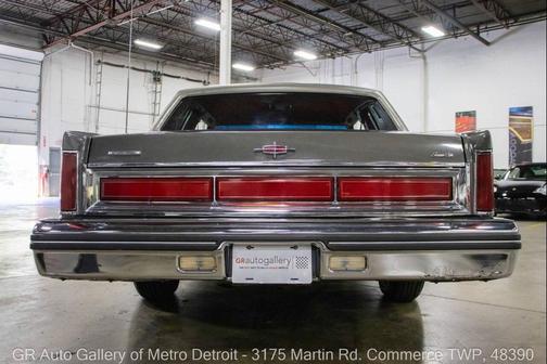 1981 Lincoln Town Car Base 2dr Coupe