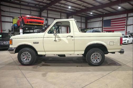 1990 Ford Bronco Custom 2dr 4WD SUV