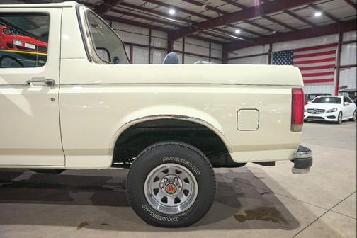 1990 Ford Bronco Custom 2dr 4WD SUV