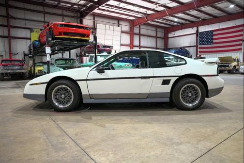 White 1987 Pontiac Fiero GT 2dr Coupe