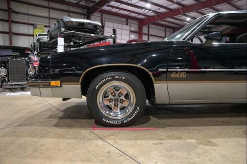 1985 Oldsmobile Cutlass Salon 442 2dr Coupe