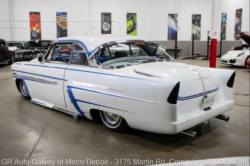 1953 Ford Crestline 