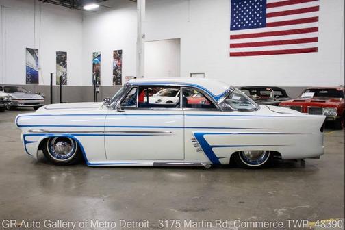 1953 Ford Crestline 