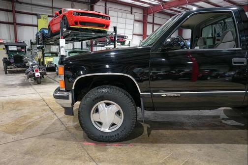 Black 1998 Chevrolet 1500 K1500 Silverado 2dr 4WD Standard Cab SB