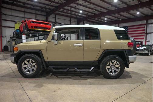 2014 Toyota FJ Cruiser Base