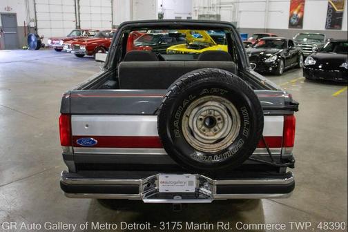 1990 Ford Bronco XLT 2dr 4WD SUV