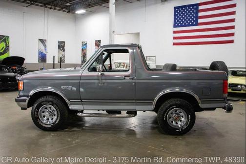1990 Ford Bronco XLT 2dr 4WD SUV