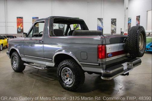 1990 Ford Bronco XLT 2dr 4WD SUV