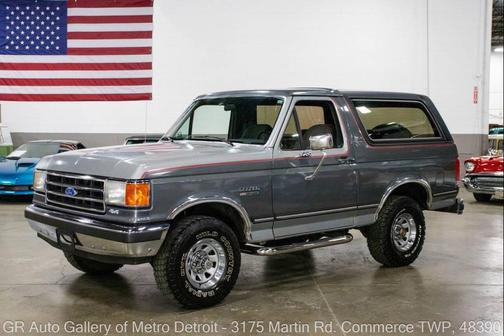 1990 Ford Bronco XLT 2dr 4WD SUV