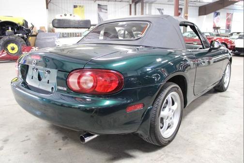 2001 Mazda MX-5 Miata Special Edition 2dr Roadster