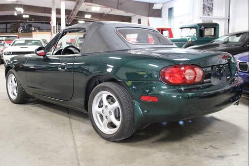 2001 Mazda MX-5 Miata Special Edition 2dr Roadster