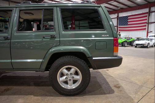 Green 2000 Jeep Cherokee Sport 4WD