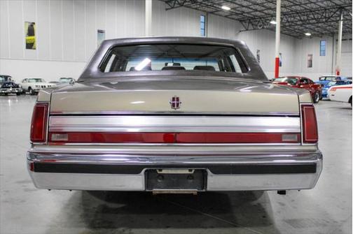 1988 Lincoln Town Car Signature
